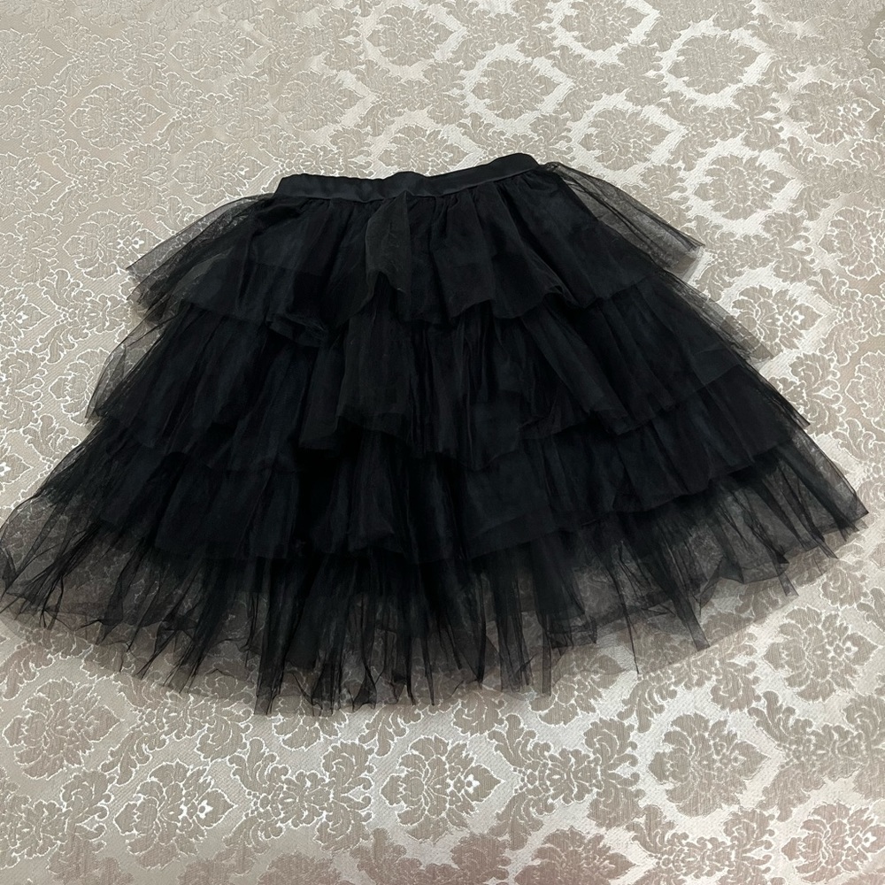 Black skirt. Size 7-8.
